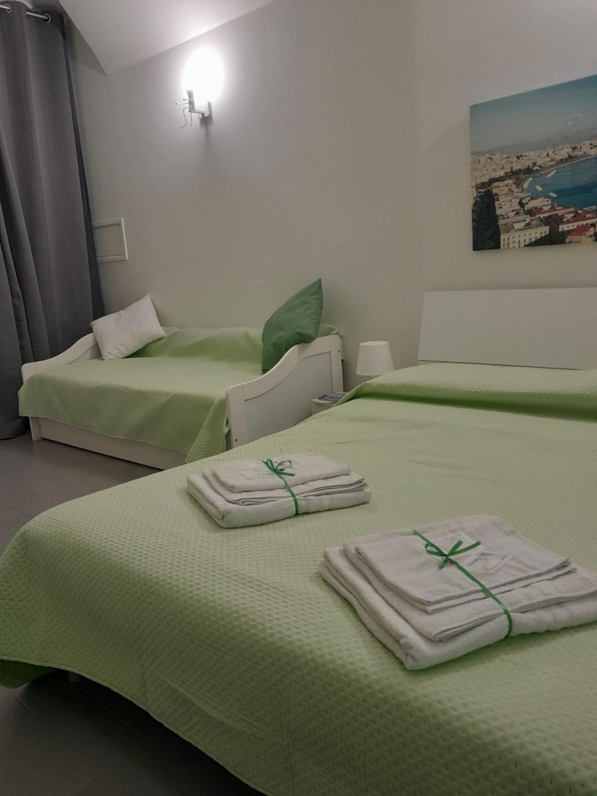 Bed and Breakfast Monteoliveto 5 Napoli Esterno foto